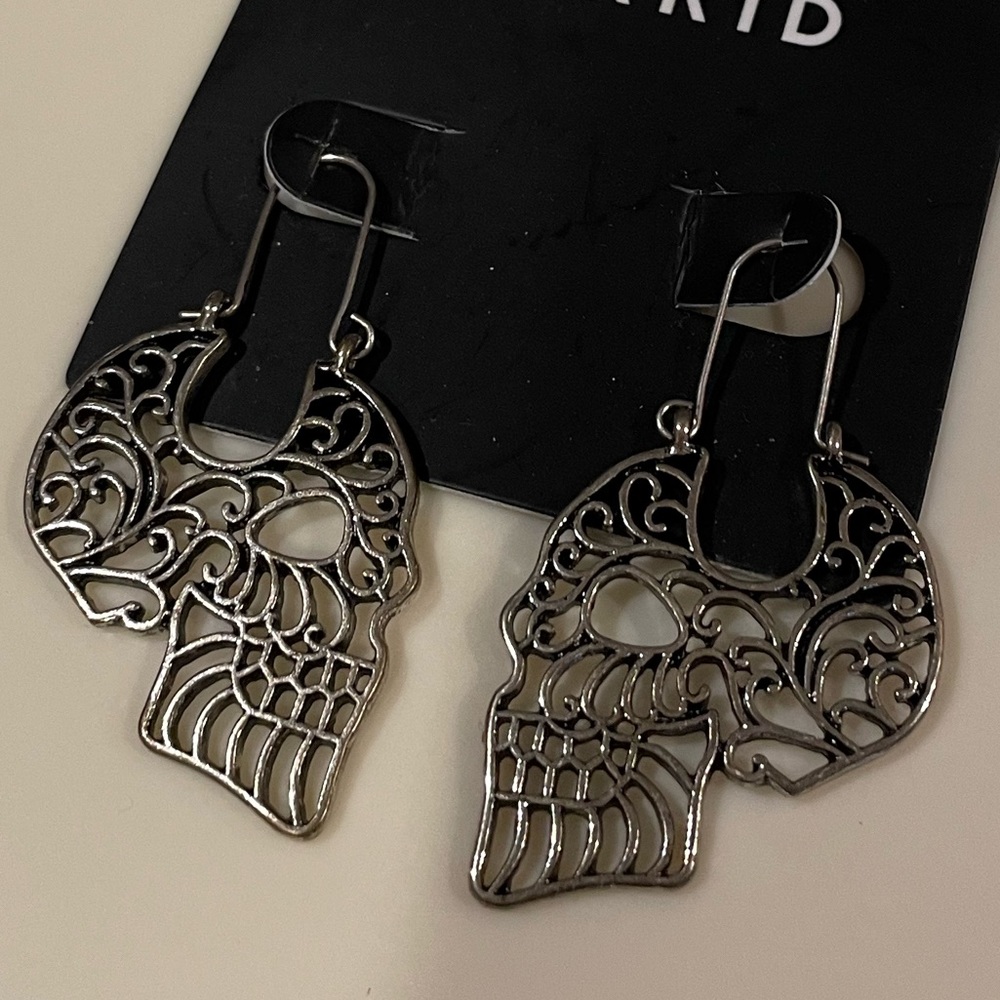 Skull earrings